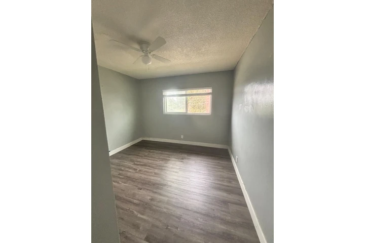 $820 : SE RENTA RECAMARA EN GARDENA image 4