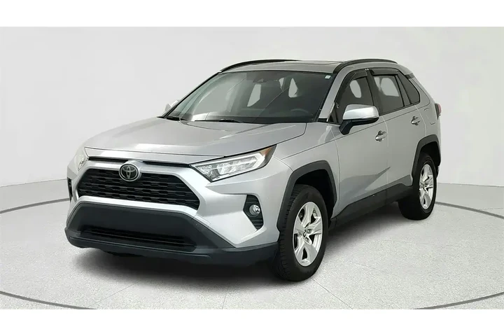 $26971 : Toyota RAV4 2021 AWD XLE 4dr image 2