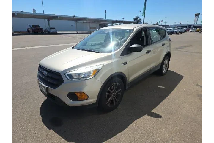 $9900 : Ford Escape 2017 S 4dr SUV image 3