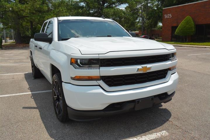 2018 Silverado 1500 Custom image 4