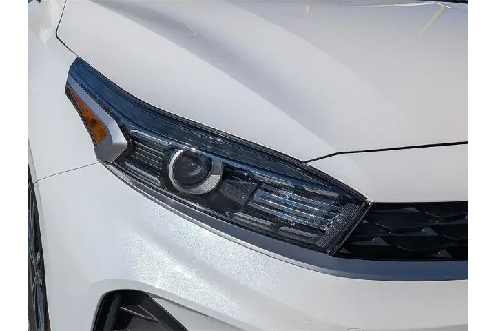 $17371 : Kia Forte 2023 LXS 4dr Sedan image 9