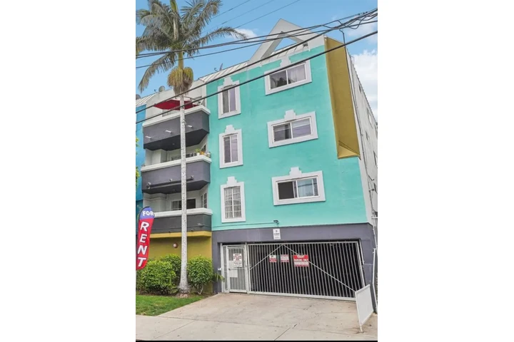 $2350 : Los Angeles image 1