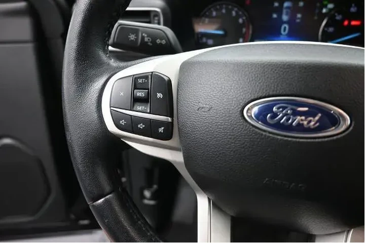 $29991 : Ford Explorer 2023 AWD XLT 4 image 6