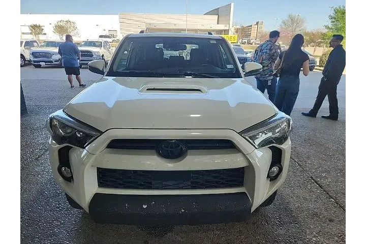 $37808 : Toyota 4Runner 2020 AWD Nigh image 8