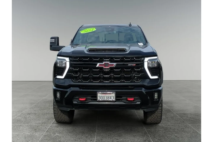 Chevrolet Silverado 2500HD 2 image 8