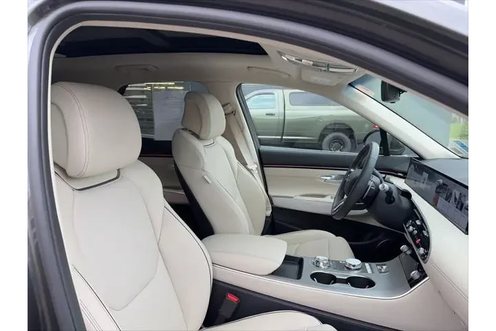 $60 : Genesis GV70 2026 AWD 2.5T A image 9