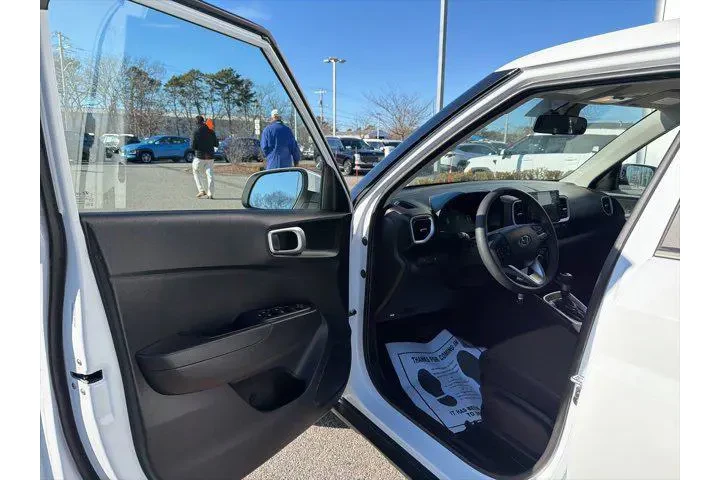 $19977 : Hyundai VENUE 2025 SE 4dr Cr image 10
