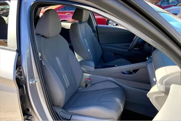 $19197 : Hyundai ELANTRA 2024 SEL 4dr image 9