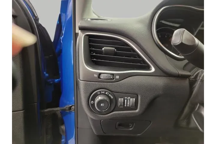 $21725 : Jeep Cherokee 2020 4x4 Trail image 10