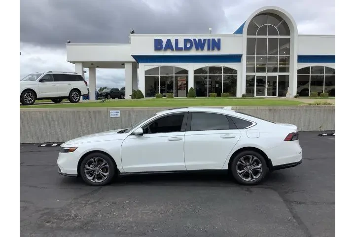 $32950 : Honda Accord 2023 EX 4dr Sed image 4