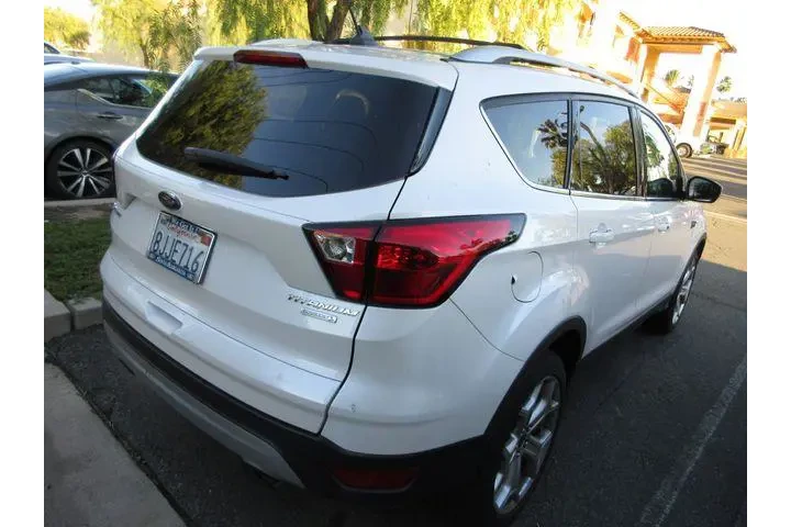 $17999 : Ford Escape 2019 Titanium 4d image 3