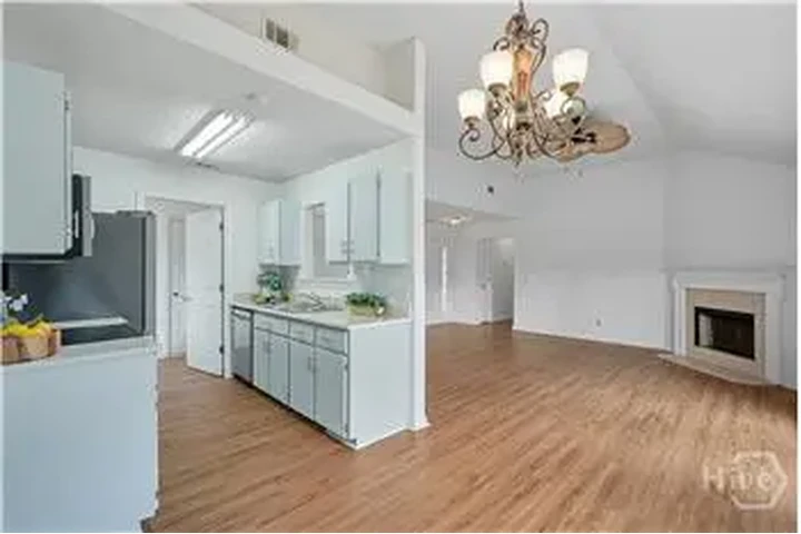 $2000 : Rental property with 3 bedro image 6