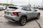 $22087 : 2025 Trax FWD 4dr LT thumbnail