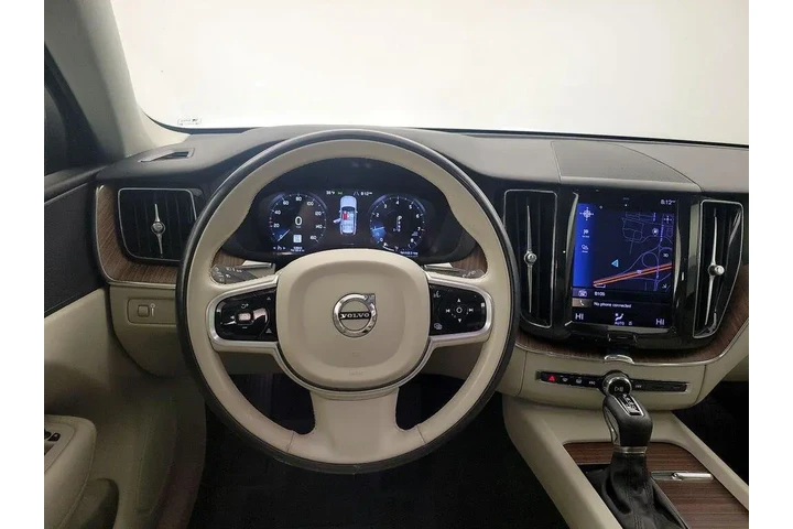 $23998 : Volvo XC60 2021 T5 Momentum image 10