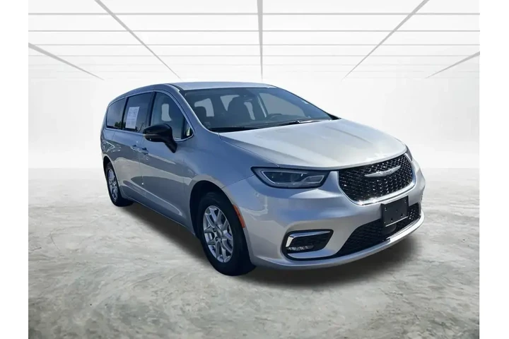 $21960 : Chrysler Pacifica 2024 Touri image 2
