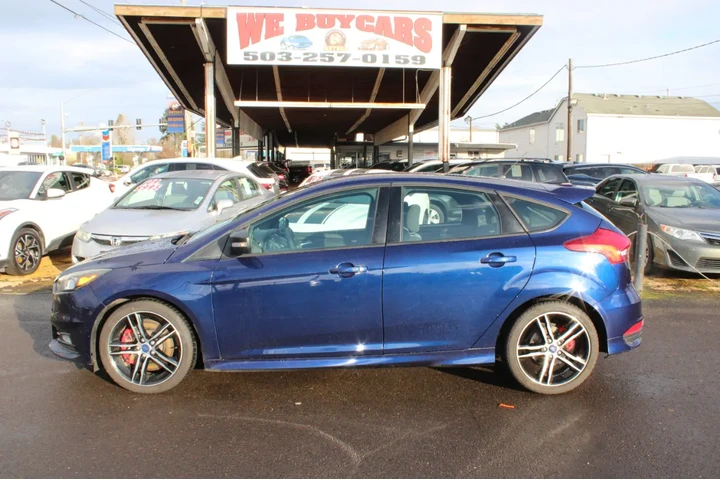 $13495 : 2016 Focus 5dr HB ST image 3