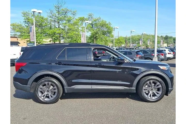 $32888 : Ford Explorer 2023 AWD XLT 4 image 7