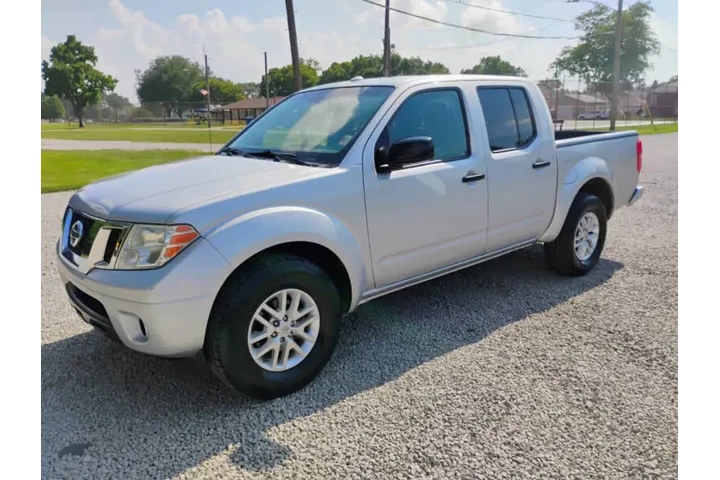 $13997 : 2017 Frontier S image 4
