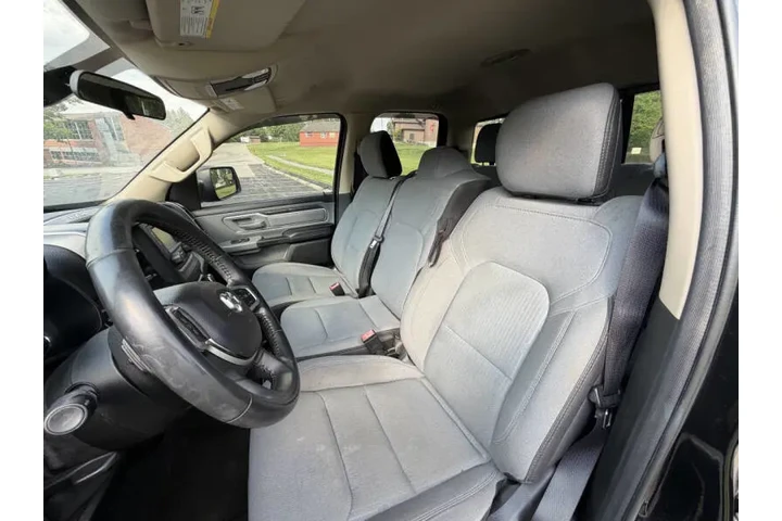 $17999 : 2019 RAM 1500 Big Horn image 4