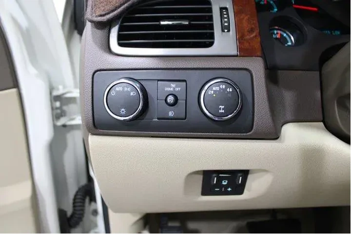 $16982 : Chevrolet Suburban 2011 4x4 image 8