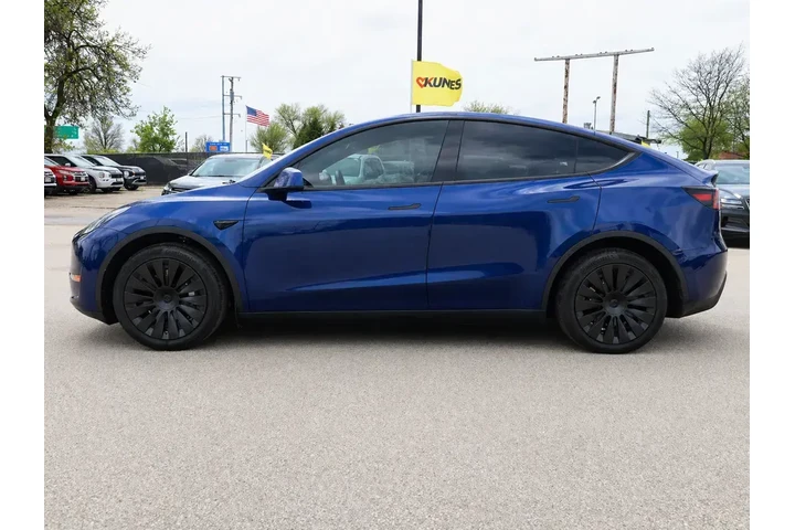 $31977 : Tesla Model Y 2023 AWD 4dr C image 6
