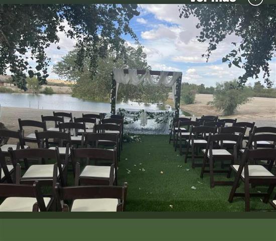 Bodas frente a un  lago image 2