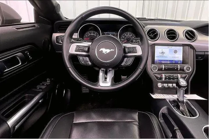 $22490 : Ford Mustang 2021 EcoBoost 2 image 5