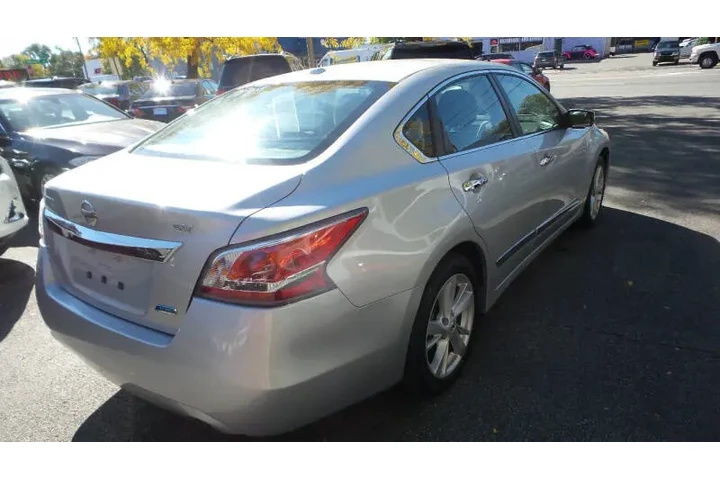 $8000 : 2014 Altima 2.5 SV image 6