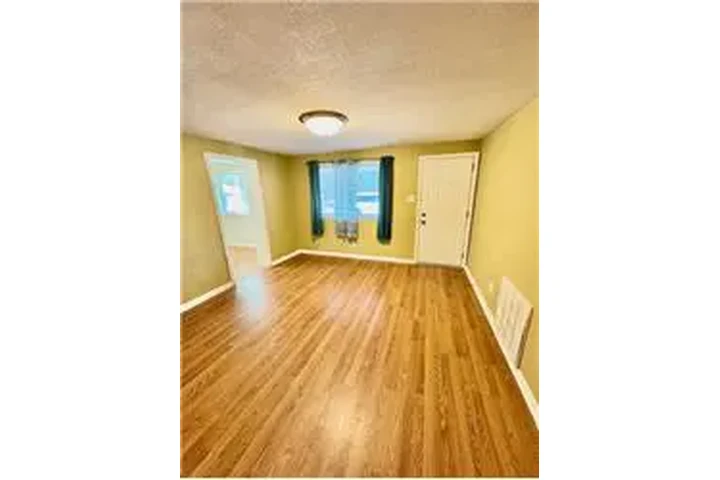 $1750 : Rental property with 3 bedro image 2