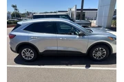 $17900 : Ford Escape 2022 SE 4dr SUV thumbnail