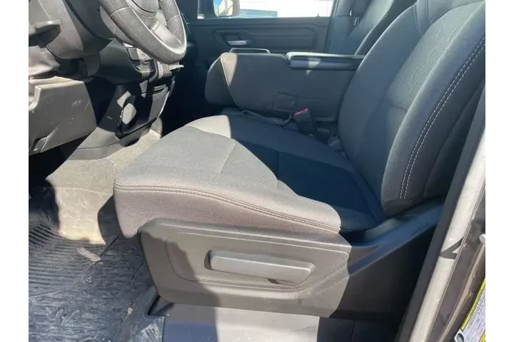 $28700 : Ram 1500 2024 4x2 Tradesman image 3