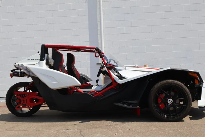 $9000 : 2016 Slingshot SL image 1
