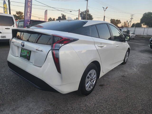 $17999 : 2016 Prius Two image 6