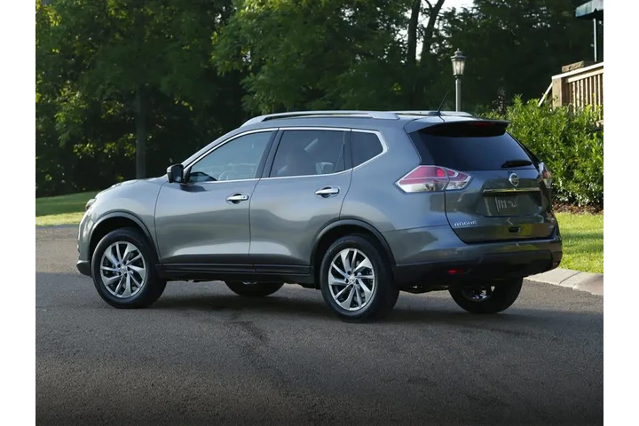 $3990 : Nissan Rogue 2015 S 4dr Cros image 1