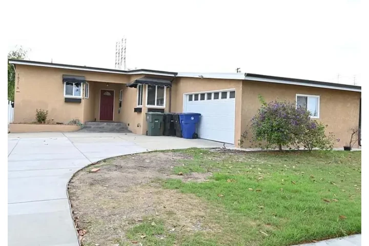 $2795 : FOR LEASE Yukon Ave, Torrance image 1