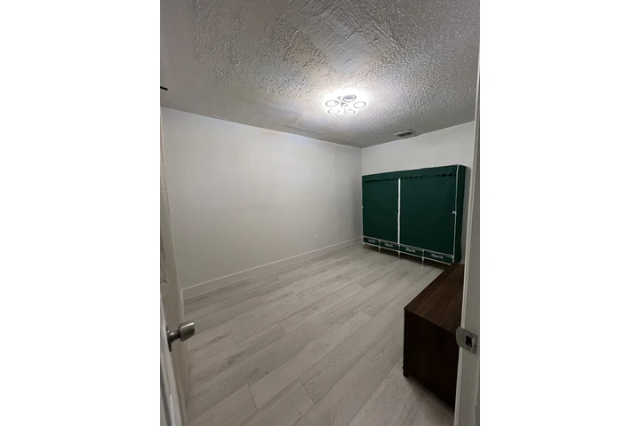 $550 : Cuarto en renta para mujer image 1