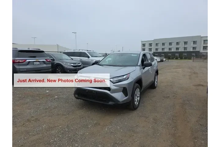 $35900 : Toyota RAV4 2025 AWD LE 4dr image 3