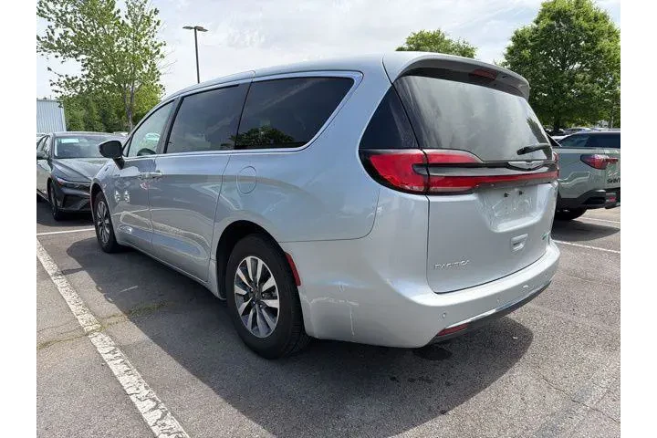 $24554 : Chrysler Pacifica Plug-In Hy image 5