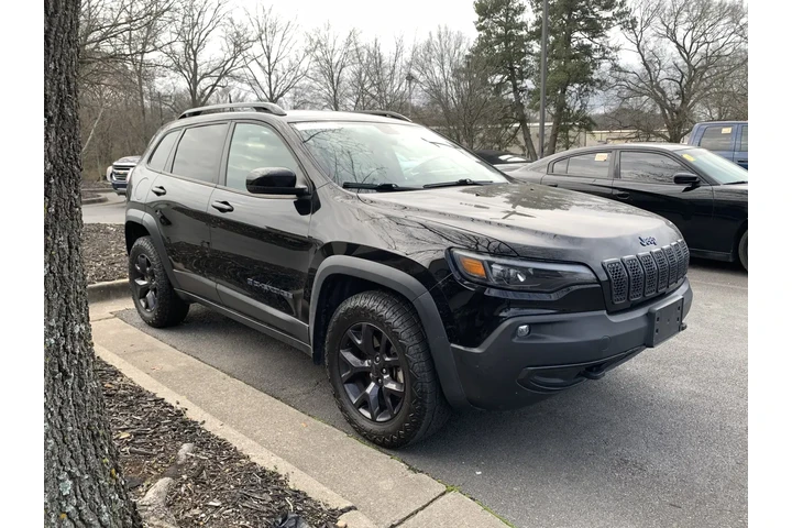 $18900 : 2019 CHEROKEE LATIT image 3
