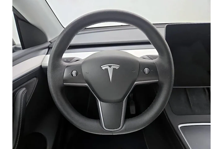 $33998 : Tesla Model Y 2023 AWD Long image 10