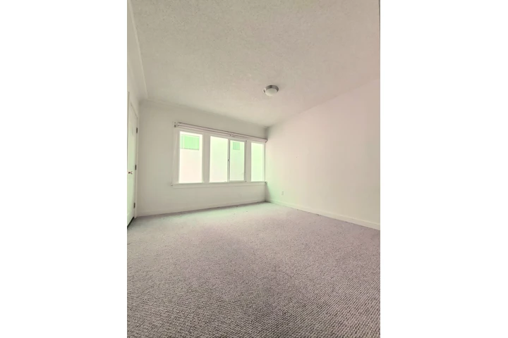 $2600 : 3Bd+2Ba+1Pk. image 3