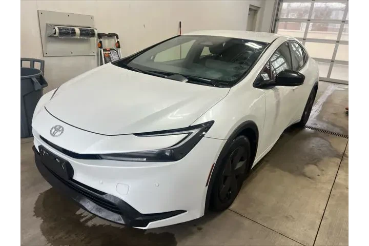 $25581 : Toyota Prius 2024 LE 4dr Hat image 1