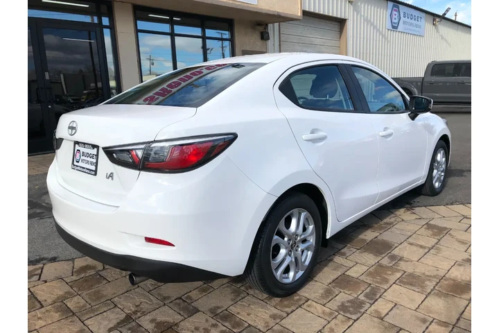 $12990 : 2016 iA 6A image 3