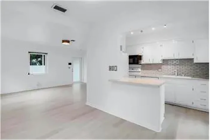 $1350 : Rental property with 2 bedro image 6