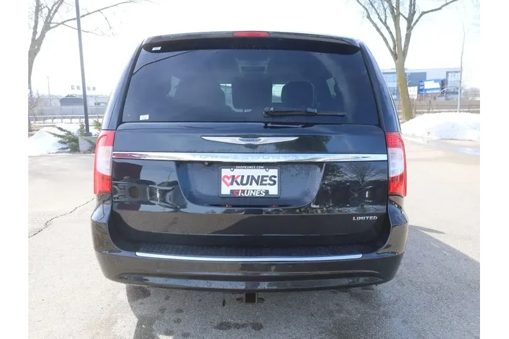 $8877 : Chrysler Town and Country 20 image 7