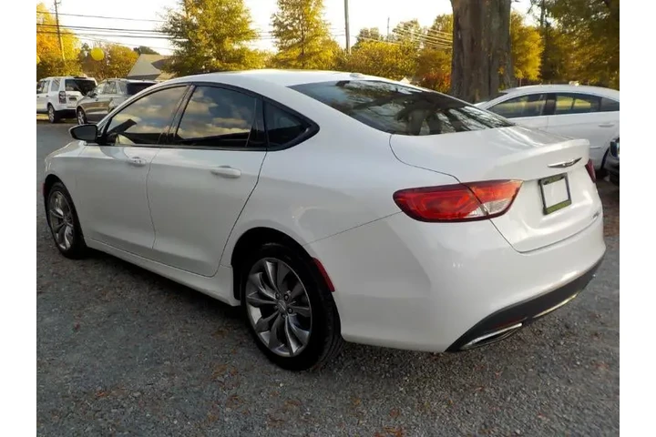 $7399 : 2015 200 S image 3