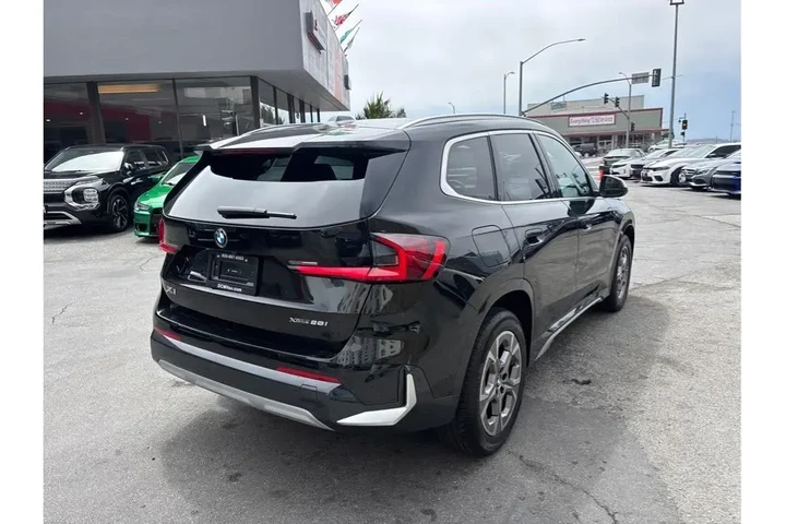 $30388 : BMW X1 2024 AWD xDrive28i 4d image 7