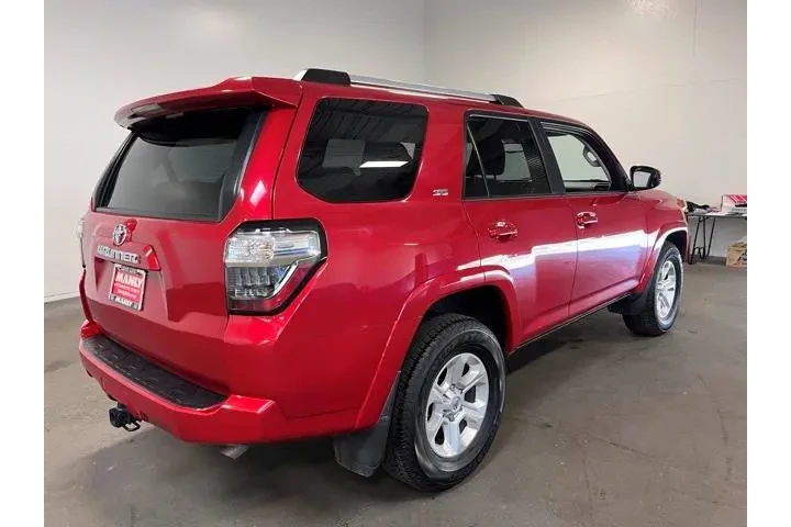 $33959 : Toyota 4Runner 2024 4x2 SR5 image 3