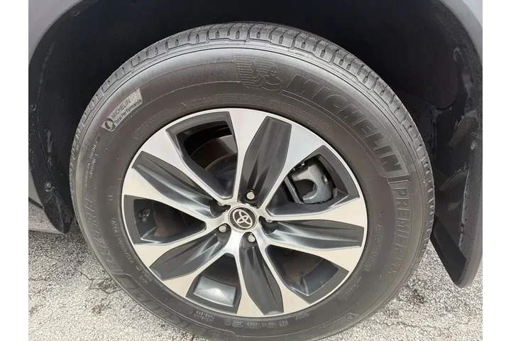 $38991 : Toyota Highlander 2025 LE 4d image 7