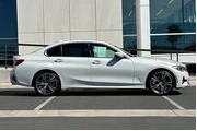 $28400 : BMW 3 Series 2021 330e 4dr S thumbnail